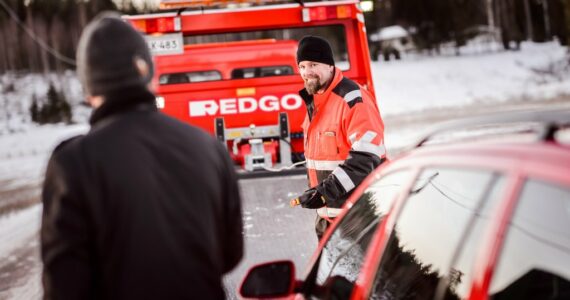 Hinauspalvelu kuljettaja