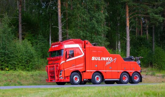 Raskaankaluston Volvo hinausauto Tampere